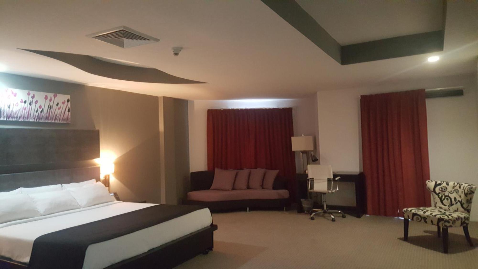 Regent Star Hotel Piarco Buitenkant foto