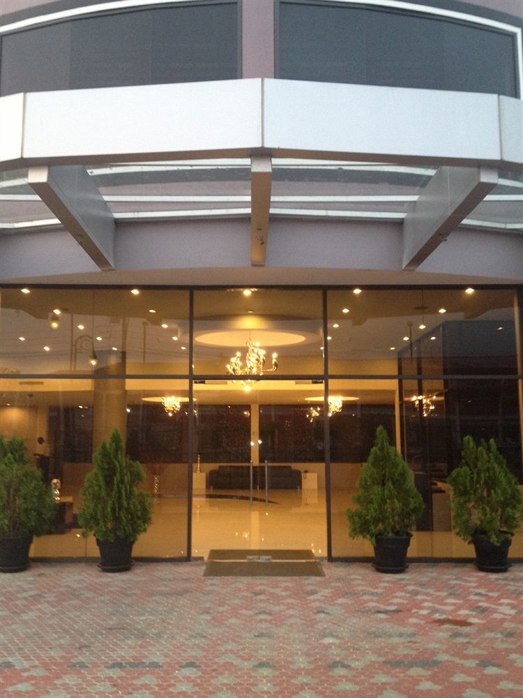 Regent Star Hotel Piarco Buitenkant foto